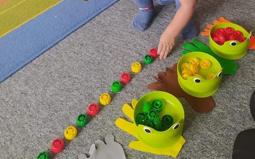 color activities for toddlers at home