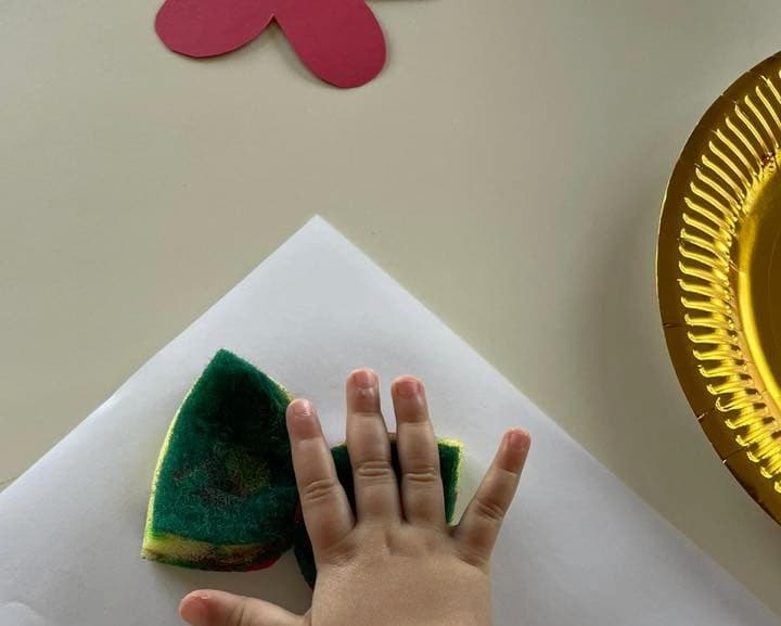 easy sponge painting activity for toddlers