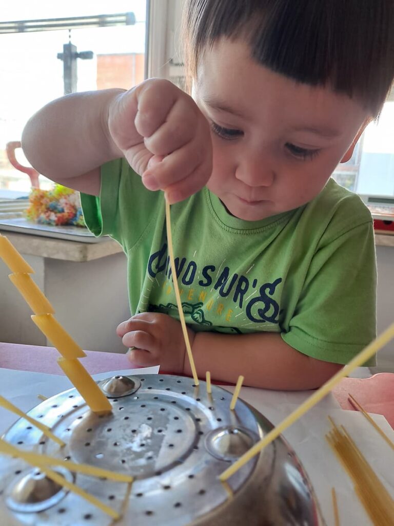 toddler fine motor activity