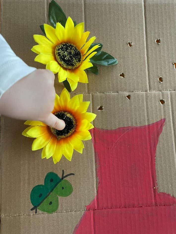 flower theme activity for toddlers cardboard vase craft
