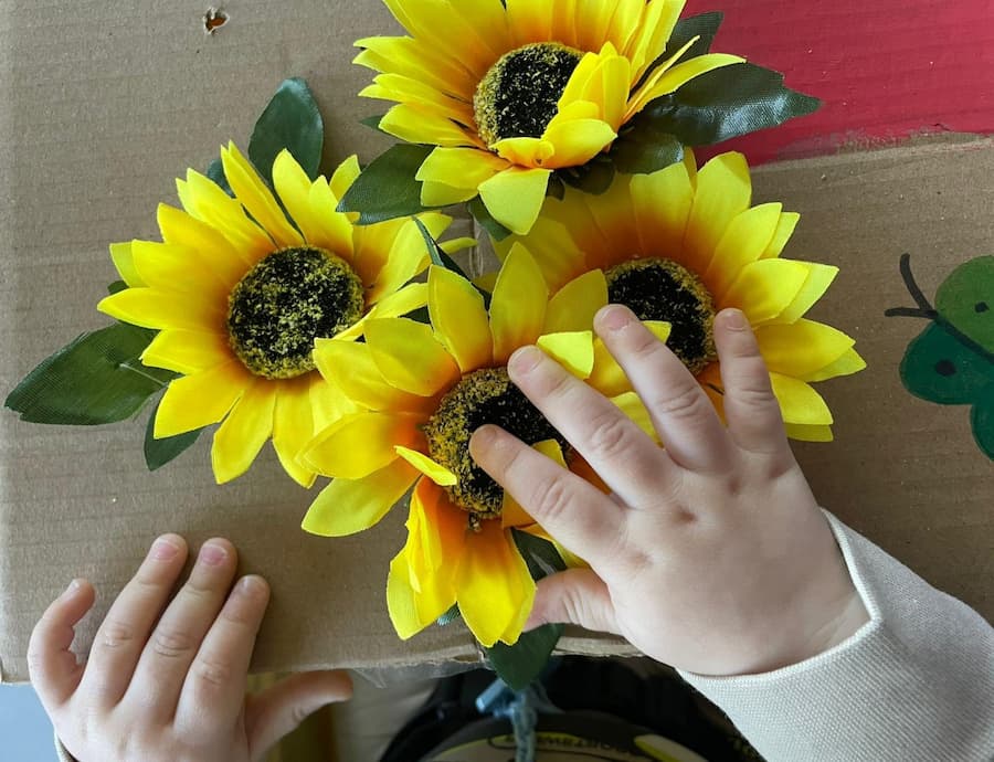 flower theme activity for toddlers cardboard vase craft