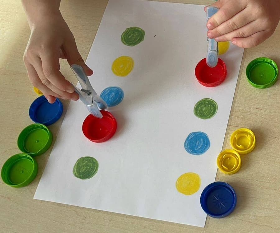 bilateral coordination activity for kids using clothespins
