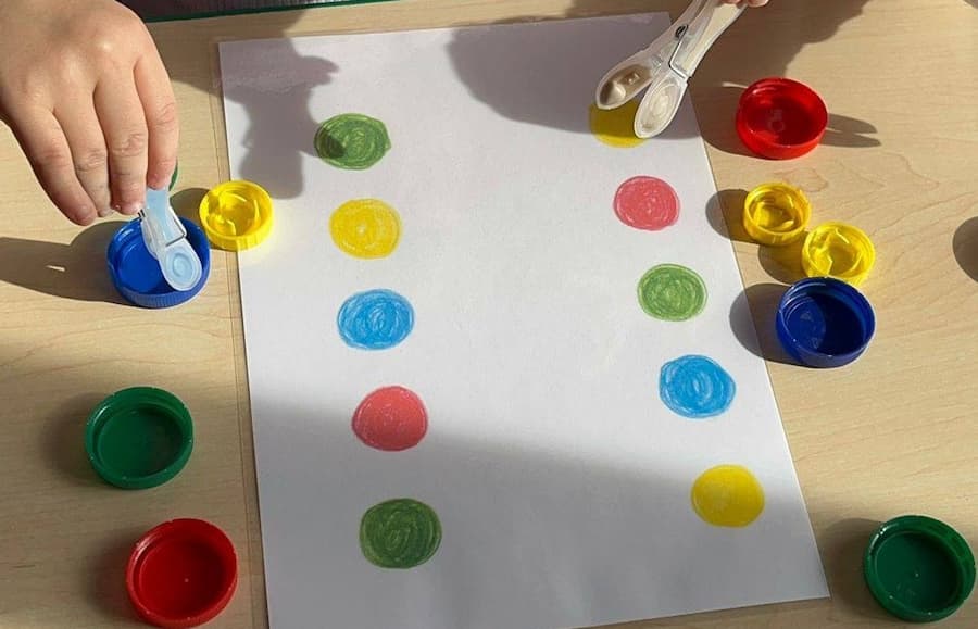 bilateral coordination activity for kids using clothespins
