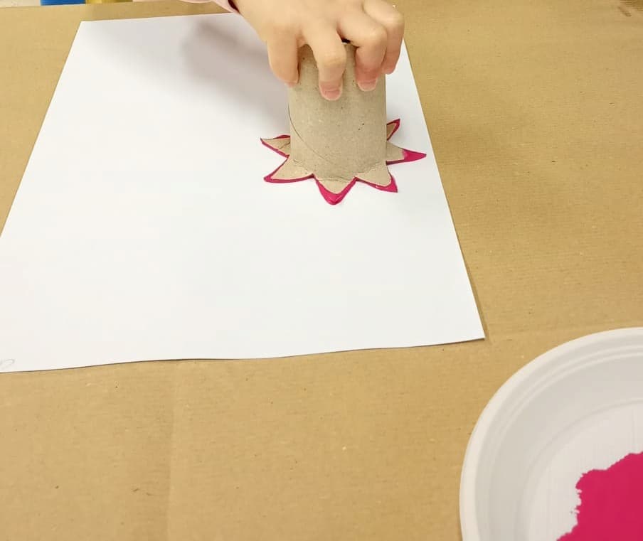painting with toilet paper rolls
