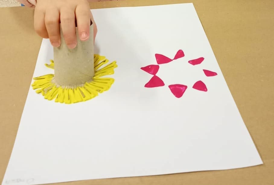 painting with toilet paper rolls
