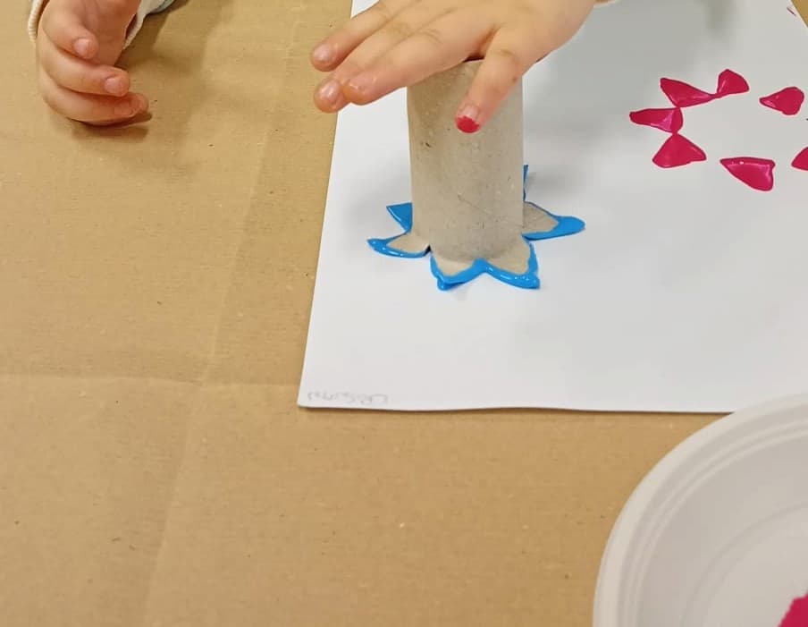 painting with toilet paper rolls
