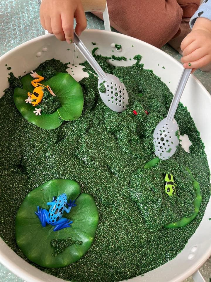 Frog pond sensory bin