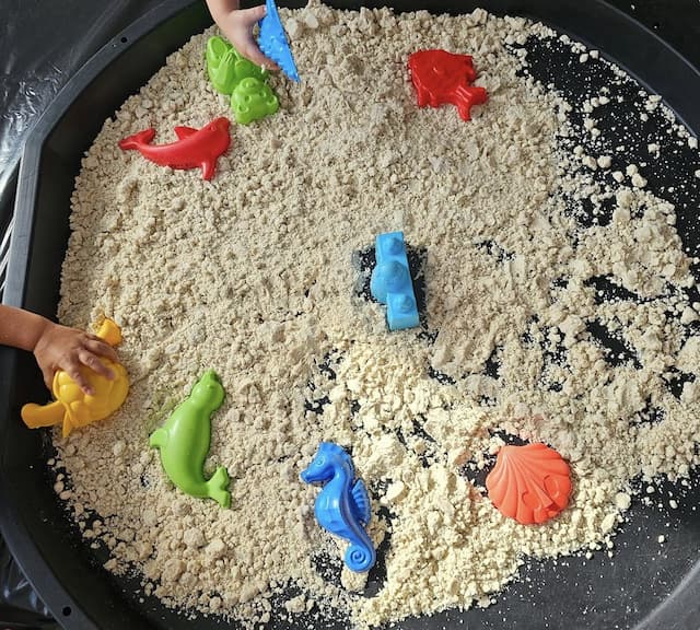 
 Moon Sand Recipe (Easy 2-Ingredient Sensory Play for Kids)
