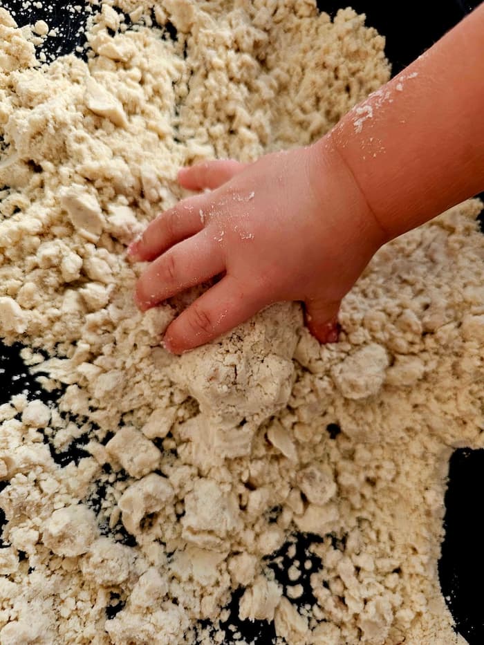 
 Moon Sand Recipe (Easy 2-Ingredient Sensory Play for Kids)
