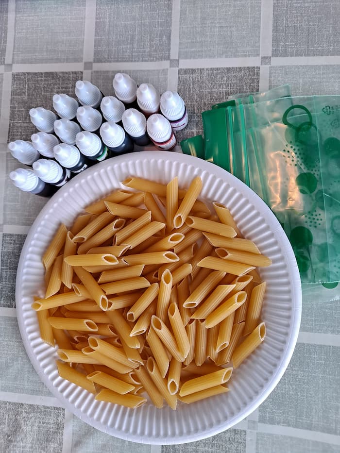 How to Dye Pasta