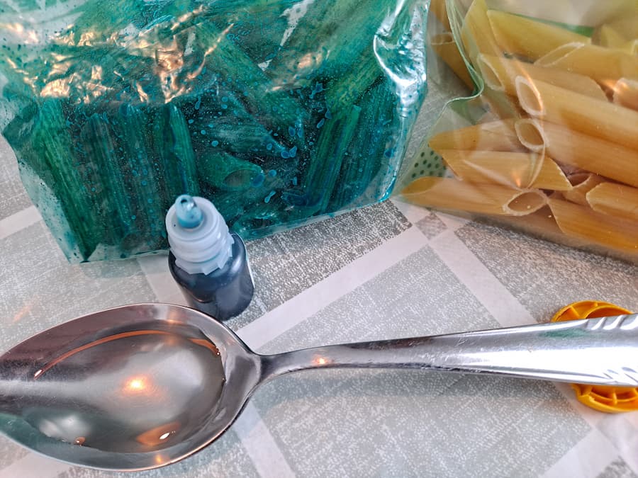 How to Dye Pasta