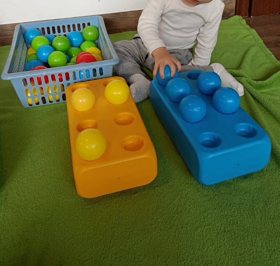 how to keep a toddler busy
